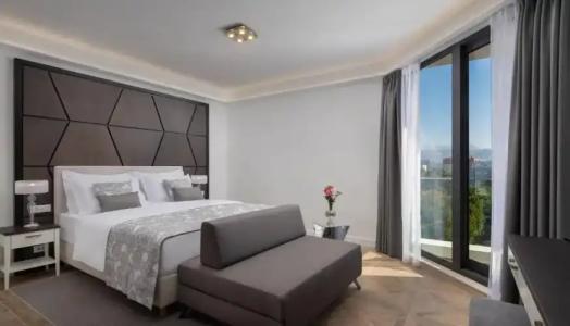 Ellure Luxury Suites - 3