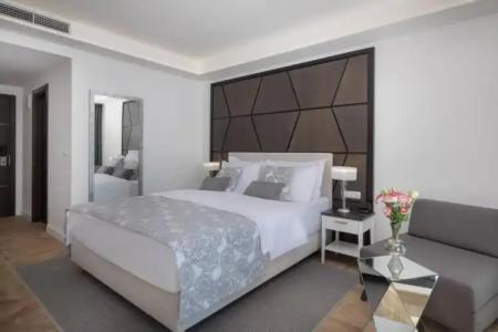 Ellure Luxury Suites - 15