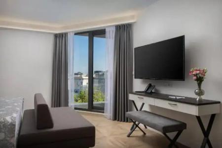 Ellure Luxury Suites - 10