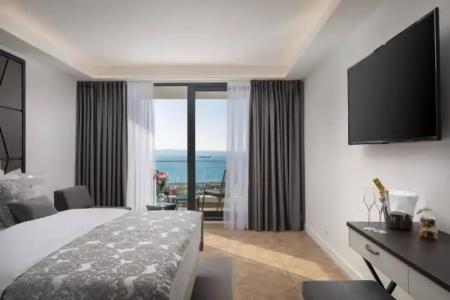 Ellure Luxury Suites - 26