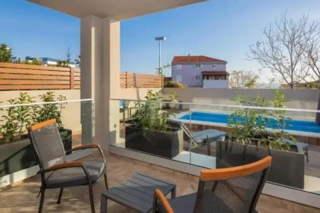 Ellure Luxury Suites - 16