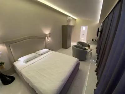 24K Athena Suites - 3