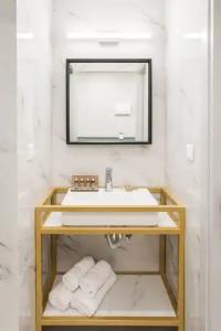 Step One | Luxury Suites Right in the Heart of Acropolis Next to Metro Station - 49