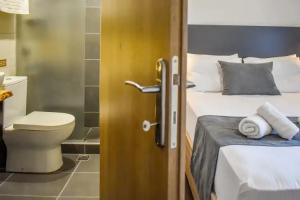 Entelia, Skiathos Town