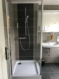 Select Suites & Aparts - 96