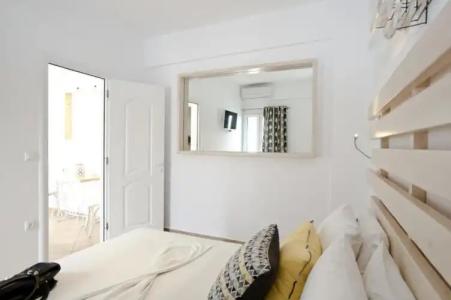 Elena Studios & Suites - 22