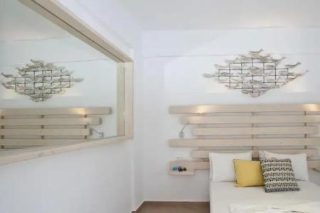 Elena Studios & Suites - 14