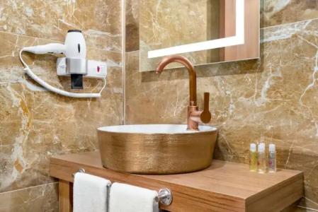 Ramada by Wyndham - 38