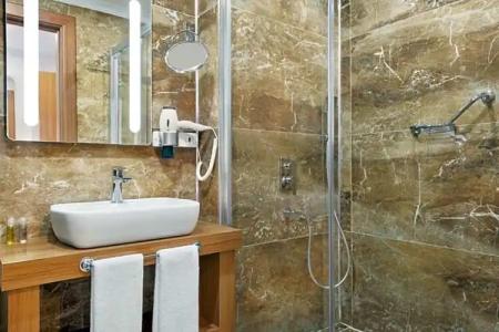 Ramada by Wyndham - 23