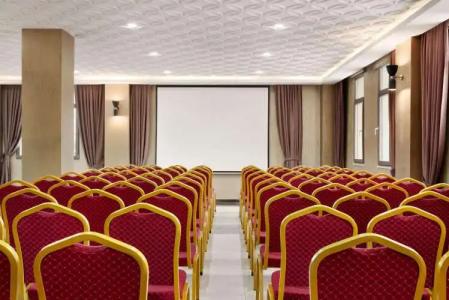 Ramada by Wyndham - 14