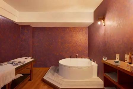 Ramada by Wyndham - 9