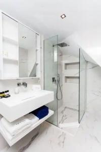 Crystal Villas & Suites - 8