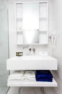 Crystal Villas & Suites - 7