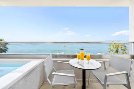 Emily's Luxury Suites - 16