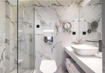 Emily's Luxury Suites - 33