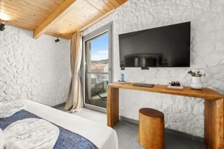 Emily's Luxury Suites - 79