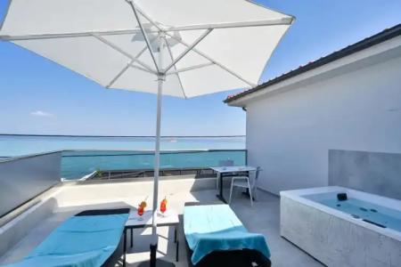 Emily's Luxury Suites - 42