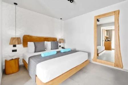 Emily's Luxury Suites - 29