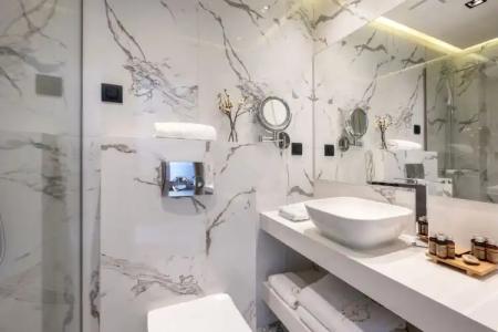 Emily's Luxury Suites - 7