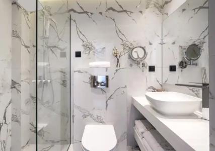 Emily's Luxury Suites - 6