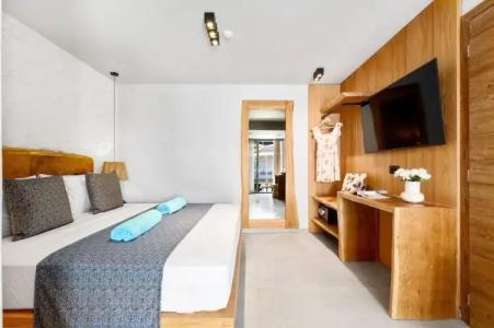 Emily's Luxury Suites - 35