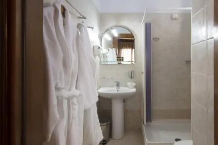 Spa Guest House by White Hills in the Heart of - 4