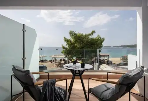 Family Vacation in front of the Sea - 13