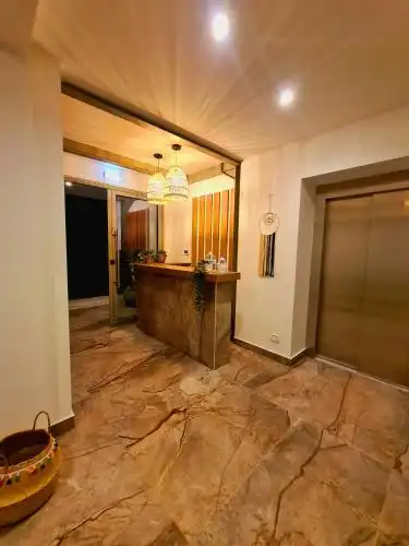 Dolphins House Apartments - 11