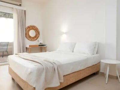 Paralos The Maxine - Adults Only - 49