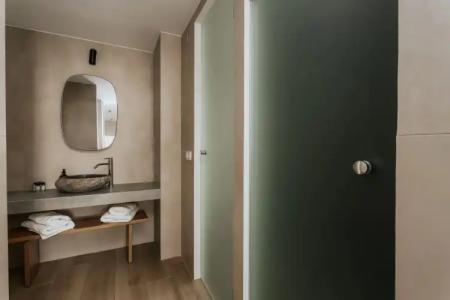 Paralos The Maxine - Adults Only - 4