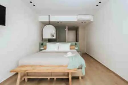 Paralos The Maxine - Adults Only - 33