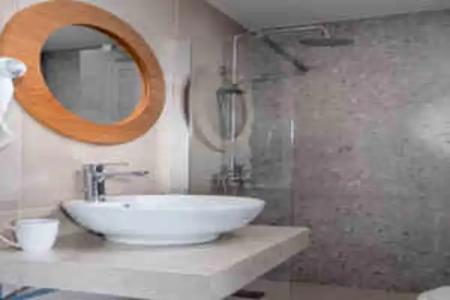 Paralos The Maxine - Adults Only - 31