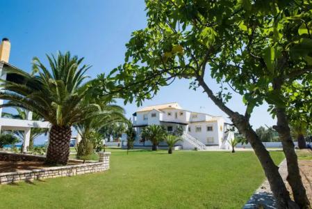 S&C Kosmos Beach Resort - 11