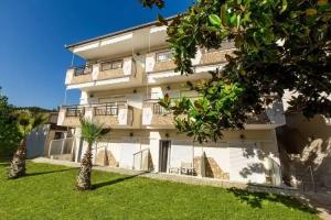 Halkidiki Greek Pride Themelis Studios, Fourka