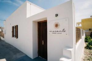 Mesanto Luxury Suites, Megalokhori