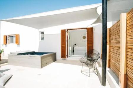 Mesanto Luxury Suites - 57