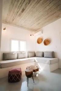 Mesanto Luxury Suites - 22