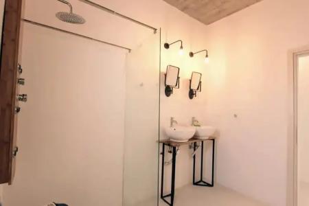 Mesanto Luxury Suites - 7