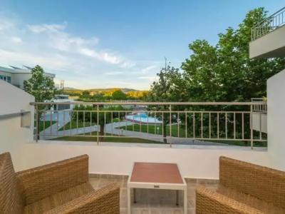 Paradise Resort - 150