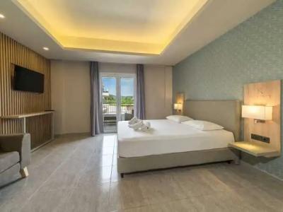 Paradise Resort - 100