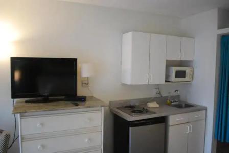 Green Island Inn - 33