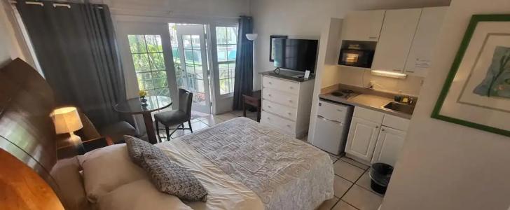 Green Island Inn - 59