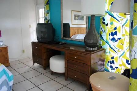 Green Island Inn - 10