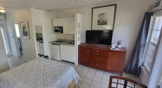 Green Island Inn - 55