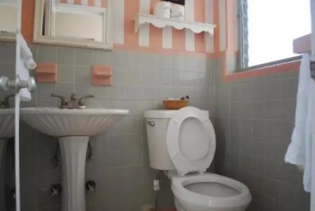 Green Island Inn - 13