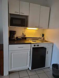 Green Island Inn - 53