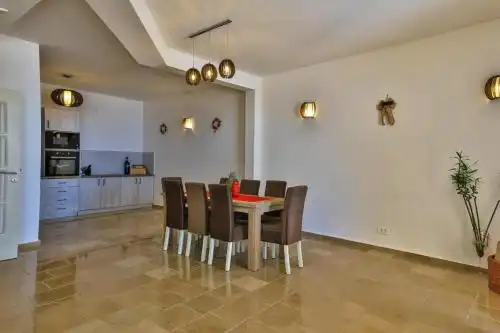 Sunny Villa Orchid - 30