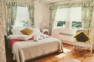 Lotus Restaurant & Home Guest house