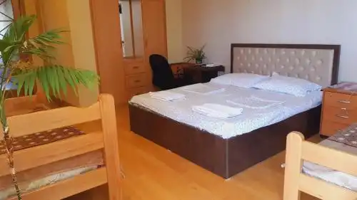 Monument Guesthouse - 4