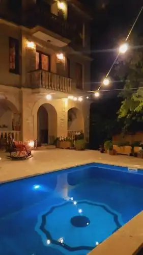 Monument Guesthouse - 2